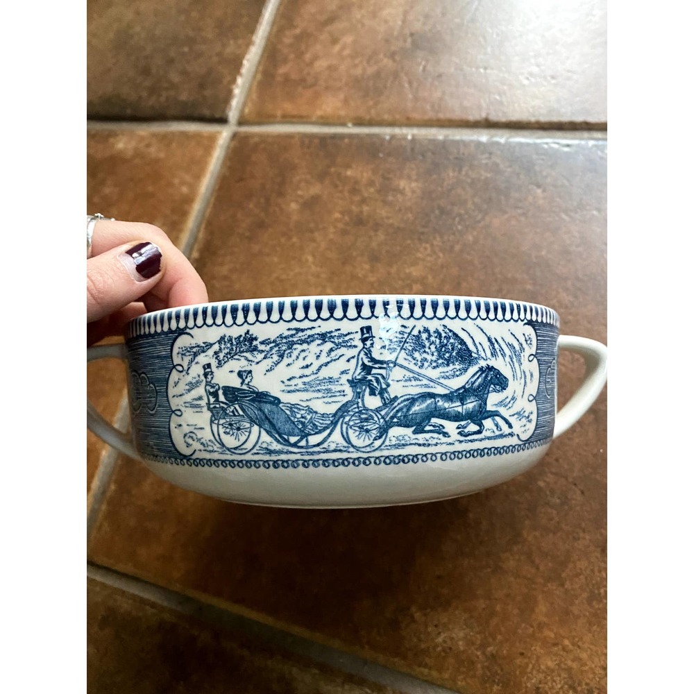 Vintage casserole dish white with blue ink design - Picture 4 of 5
